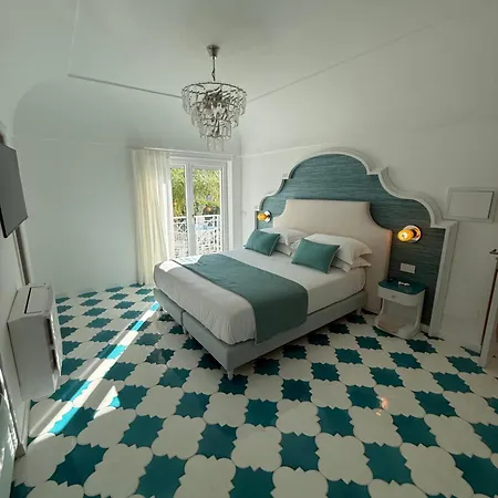 Lussi Capri 5* أناكابْري