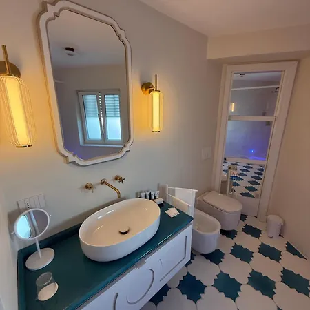 Lussi Capri 5* أناكابْري